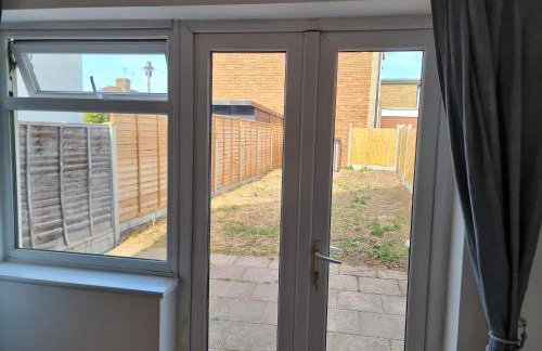 Entire 3 bedroom home with Parking in Welling, London, UK - Photo 57