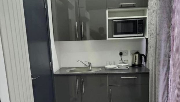 1 Bed Flat - Sleeps 2 - Parking - Balcony - Wifi - Foto 3, Cocina privada