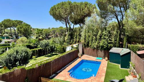 Casa familiar junto al Lago de la Encantada con zona de juegos, BBQ y cine - Foto 2