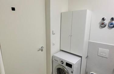 Check Point Charlie Luxury Apartment with Balcony - Photo 10