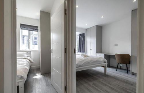 Modern home with driveway parking for 2 vehicles, near Tottenham Hotspur Stadium, White Hart Lane Train Station - Foto 13