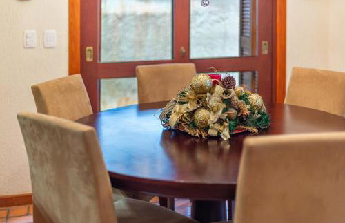 Linda casa em Canela - Jardim, Lareira e Conforto! - Foto 24