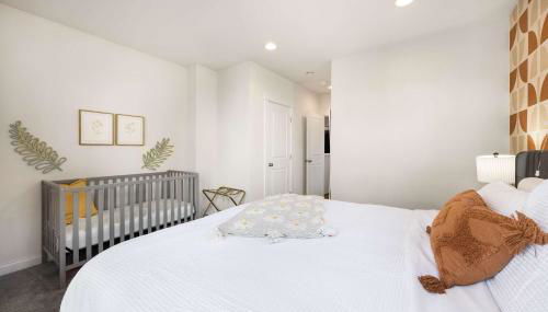 Rare 3BR Modern Urban Escape Private Garage - Foto 2