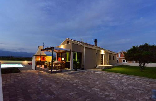 Villa Maslina with private pool on quiet location - by TA Leut Agency - Foto 1