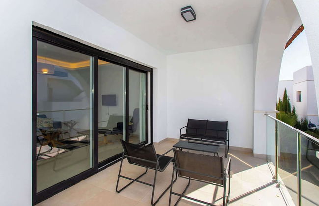 Sunset Paradise - Sleeps 4, Pool, Terrace & Views - Foto 14