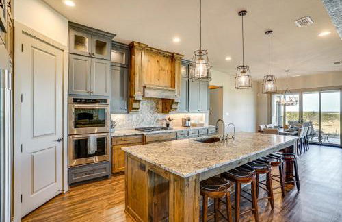 Elegant Sunset Meadow Ranch in Texas with Hot Tub - Photo 7