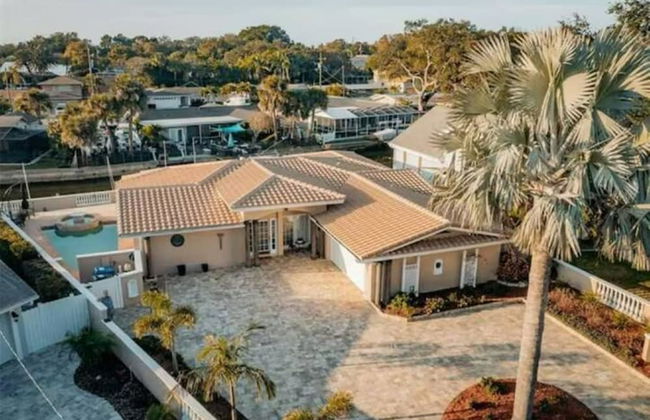 Experience The Ultimate in Luxury Living - Foto 25