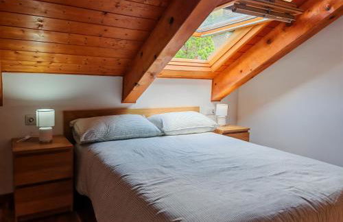 Chimenea y cocina moderna, encanto rústico con confort - Aüt 3 - Foto 25