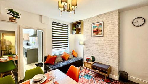 Radford House Spacious Stay for 8 Work Trips or Breaks - Photo 4