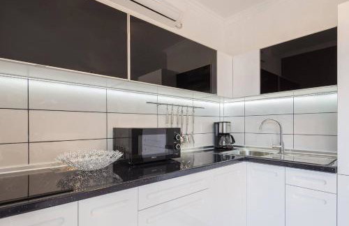 La Perla Apartments - Photo 10