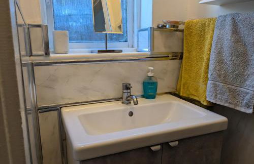 Apartment with Outside Patio and Car Space - Foto 9