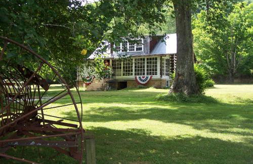 Historic cabin off I-77, views, antiques, Wi-fi, wonderful experience for 2! - Foto 4