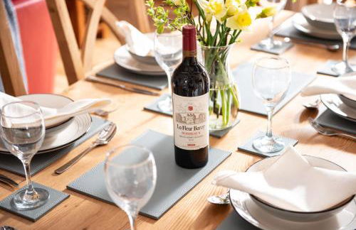 Threshing Barn at East Trenean Farm -Stunning Cornish Cottage sleeping 6 with hot tub, private garden, rural views and EV facilities - Foto 10