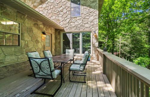 Secluded Lakefront Escape w Private Dock, 600ft Shoreline and Views, Sleeps 13 - Foto 37