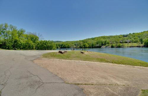 Spacious White Rivers Jewel Fishing Haven! - Foto 42