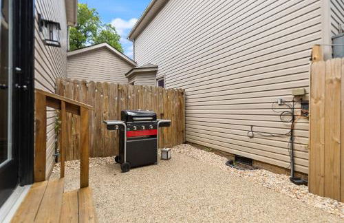 5 Minutes from Hospitals and UK! - Photo 35