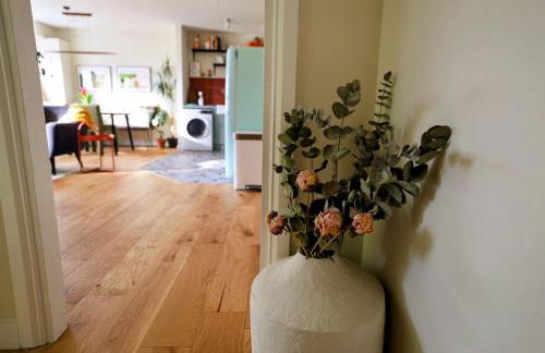 Designer Penthouse with City Views - Foto 9