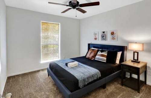 City Gem 4BR with POOL Sleeps 8 - Foto 24