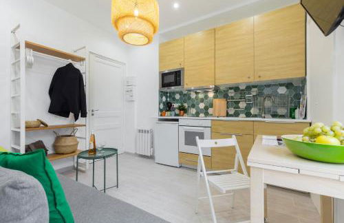 Casa Madere- Idéal Couples - Central & cosy -Train station - Tram & Supermarkets-Balcony- Washing-machine-AC - Foto 10