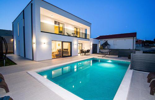 Villa Mina with a private pool in Pula - Photo 38