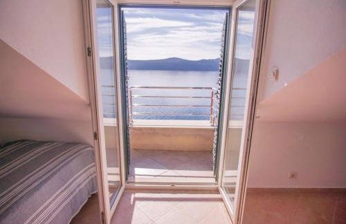 3 Bedroom Beach House with private sea access - Photo 12