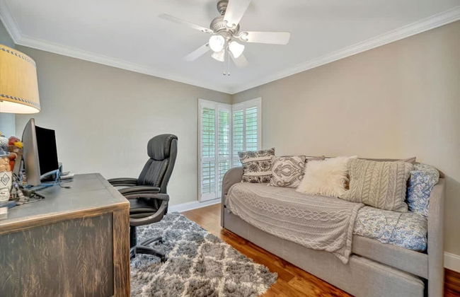 The Crown House 4b Pool Home 6 Mins to IR Beach - Photo 13