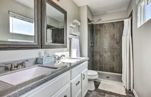 Bright Omaha Family Home with Grill and Deck! - Foto 12