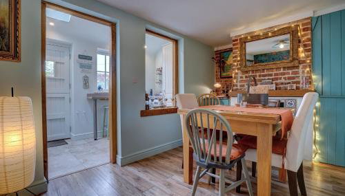 Charming Flint Cottage Near the Beach - Foto 4