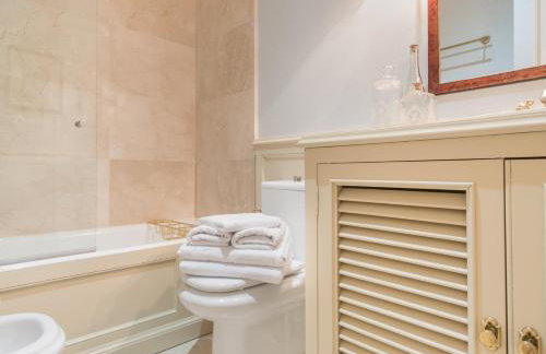 Elegant 3-Bedroom Apartment in Exclusive Barrio Salamanca Stylish & Spacious - Photo 9