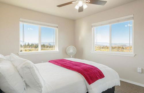 Luxury Shasta Vista Retreat & Basecamp - Sauna & Jacuzzi - Foto 31