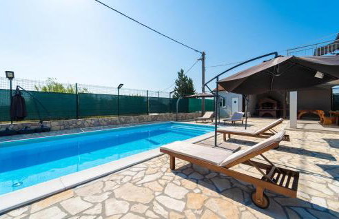 Four-Bedroom Holiday Home In Islam Latinski - Photo 7