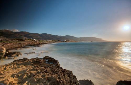 Seafront Villa Kallia & George, By IdealStay Experience - Foto 24