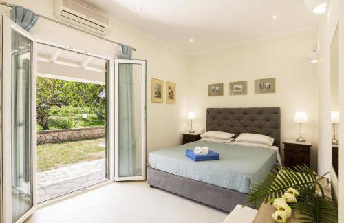 Villa Petra by Villa Plus - Photo 16