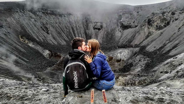 Un foto romántica junto al cráter del Puracé