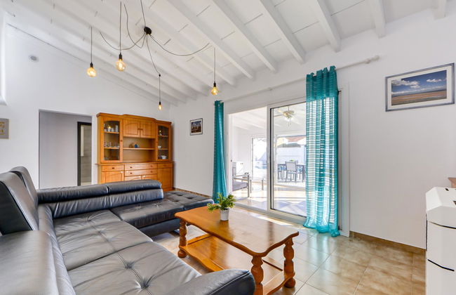 3 bedroom House in Castelló d'Empúries with private pool and garden - Photo 4