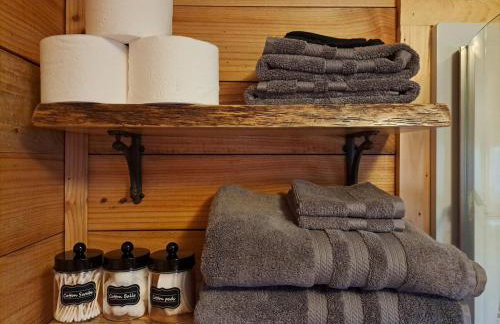 Hocking Hills Cabin, Hot Tub, Private Pond - Foto 18