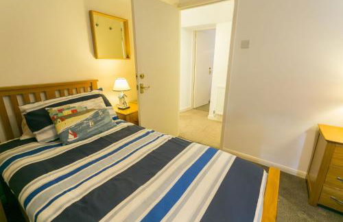 Sailors Return - Photo 24