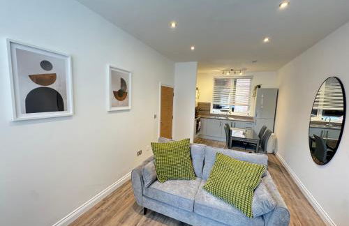 STUNNING APARTMENT - 2 DOUBLE BEDROOMS - EN-SUITE - FREE ALLOCATED PARKING - JQ QUARTER - BIRMINGHAM CITY CENTRE - SLEEPS 6 GUESTS - 2 BATHROOMs - Foto 5