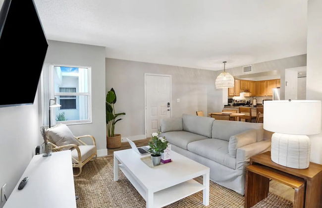 Dharma Home Suites Dania Beach at Sheridan Ocean Club - Photo 21