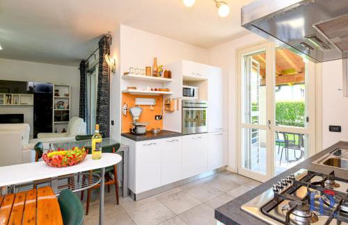 Bea's House, Restyling 2026 Sirmione with Private Garden and shared Pool DesenzanoLoft Official Partner Homes & Villas by Marriott Bonvoy - Foto 11