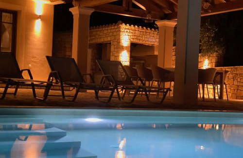 Villa Ozias a modern,spacious, swimmig pool villa. - Foto 37