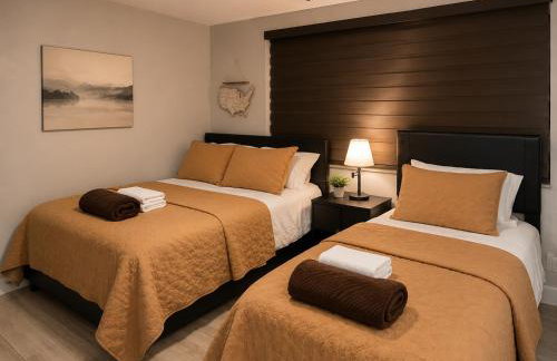 Modern Miami Home l Sleeps 12 l Free Parking - Photo 45