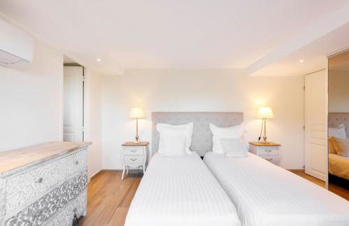 Villa d exception avec terrasse, jacuzzi, vue mer, parking, en plein cœur du village de Eze - Foto 27