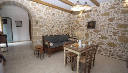 Pamelas House with Jacuzzi - Photo 5