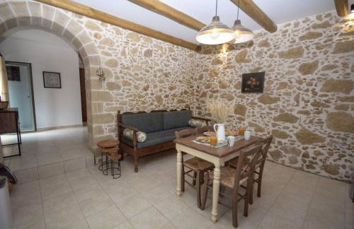 Pamelas House with Jacuzzi - Photo 5