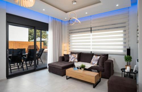 Blue Essence Seaside Villa and Suite - Photo 18