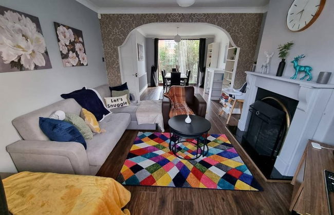 3 Bed Spacious House With Parking - Foto 1