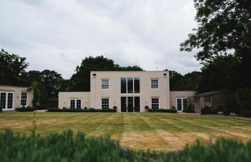 Large Country House with Hot Tub, Pool Table, and Log Burner - Photo 43