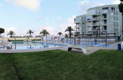 Primera línea y con piscina - Foto 3