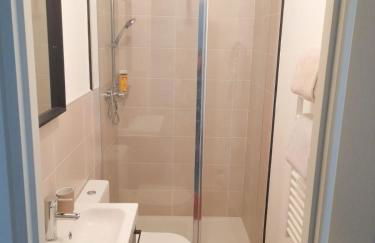 Bright and modern 3-bedroom apartment, 90m2 with Air condition, in Beziers - Photo 5